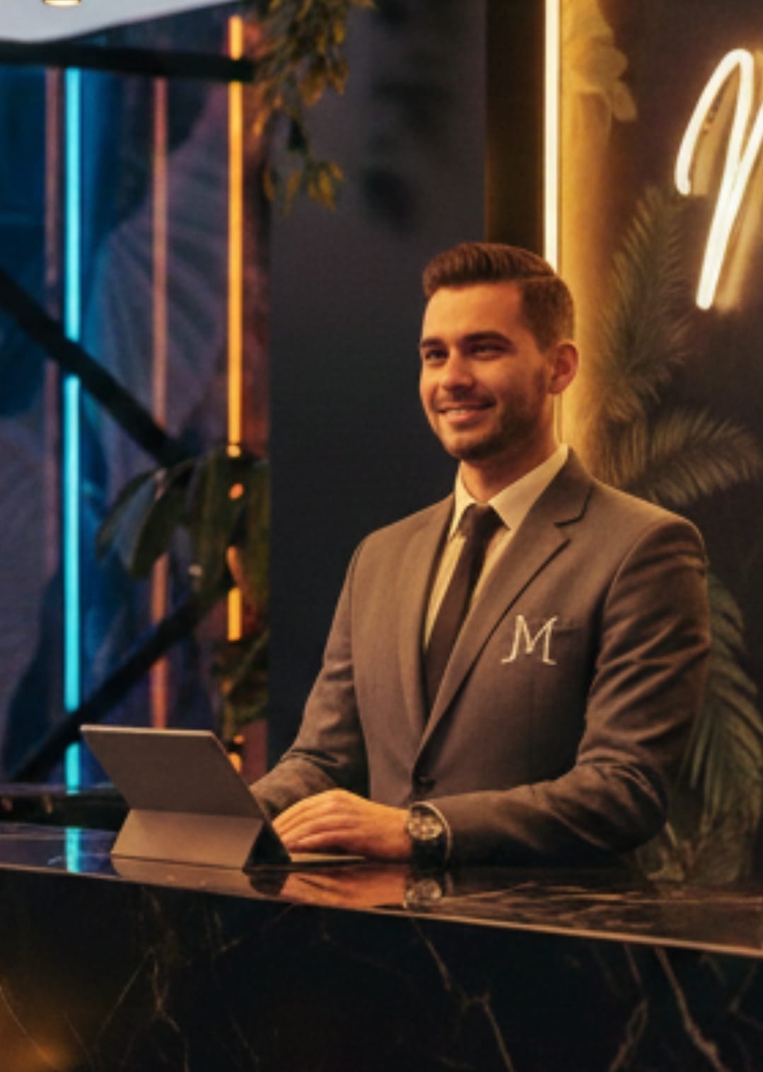 La Discreción como Arte El Rol Esencial del Recepcionista en la Hotelería Temática de Lujo en Medellín